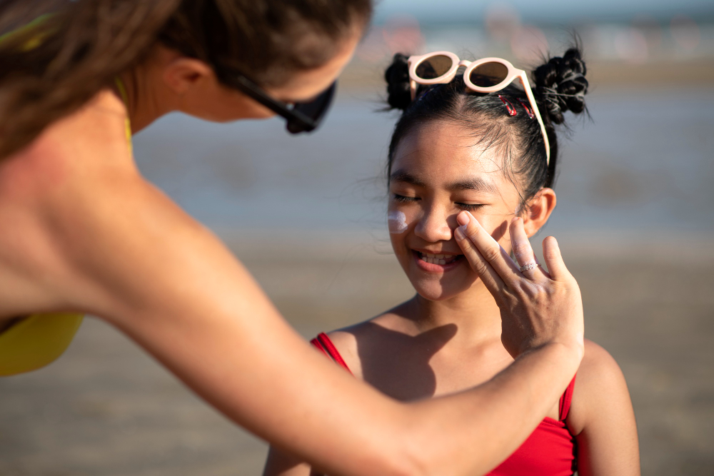 Best Sunscreen for Sensitive Skin: Dermatologist-Recommended Picks for Face, Body & Everyday Use
